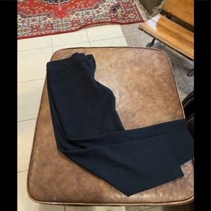 Petite pants Sz 10. Black EUC LENGTH 21. B7